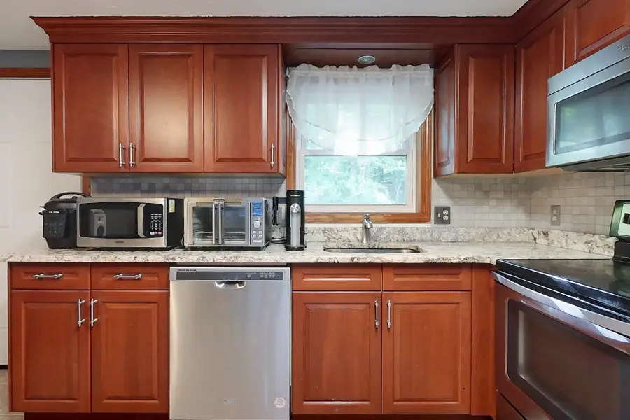 8 Antrim Street, Nashua, NH 03063 - #3