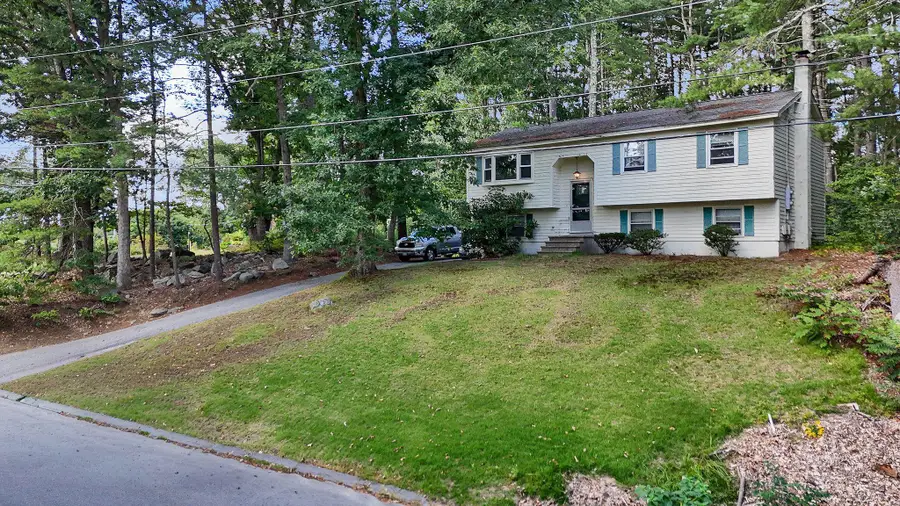 4 Brookfield Drive, Hudson, NH 03051 - #2