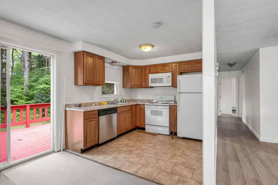 4 Brookfield Drive, Hudson, NH 03051 - #3