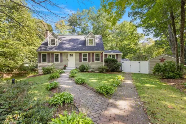 31 Stark Road, Derry, NH 03038