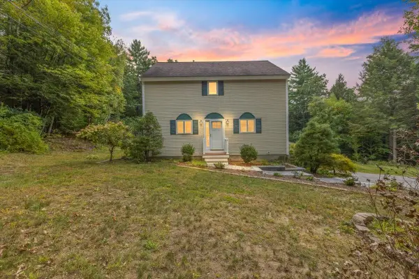 8 Homestead Drive, Raymond, NH 03077