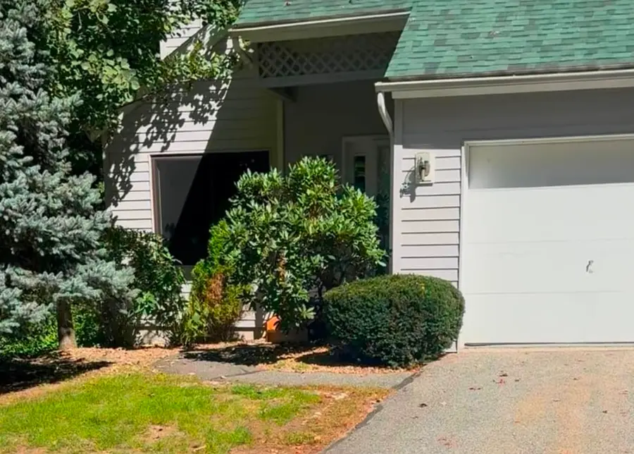 39 Aspen Drive, Atkinson, NH 03811 - #3