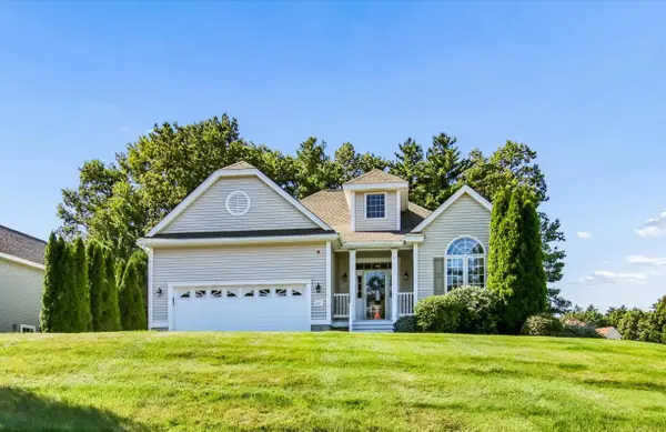 27 Saint Andrews Way, Londonderry, NH 03053