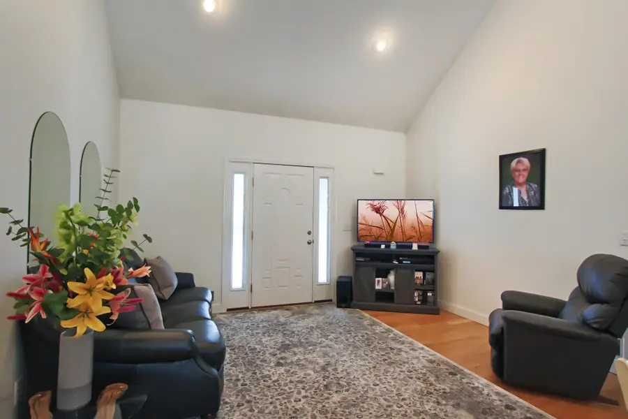 186 Kinsley Street, Nashua, NH 03060 - #3