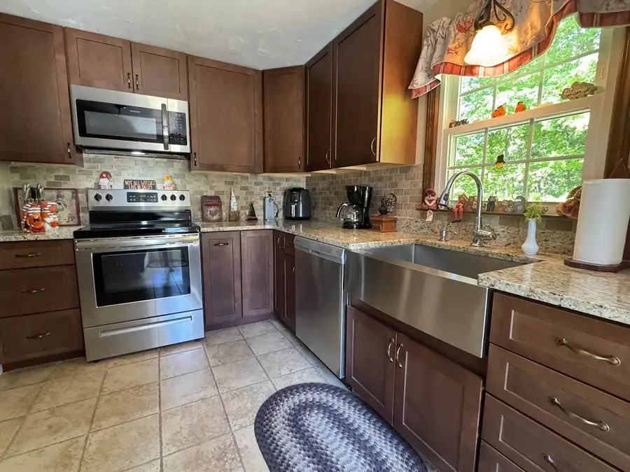 4 Michael Avenue, Derry, NH 03038 - #3