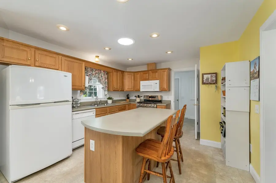 63 Sagewood Circle, Hooksett, NH 03106 - #3