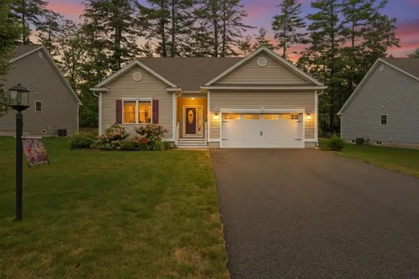 8 FALLING LEAF Circle, Londonderry, NH 03053