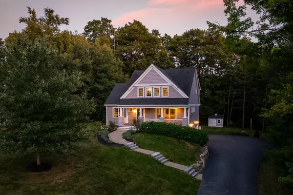 16 Point Of Rocks Terrace, Stratham, NH 03885