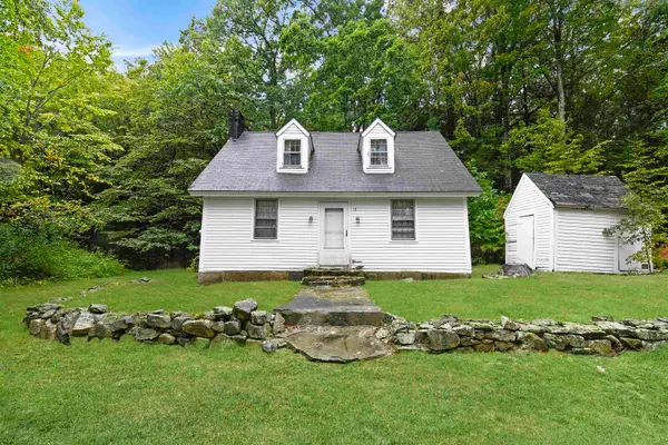 18 School House Road, Sandown, NH 03873