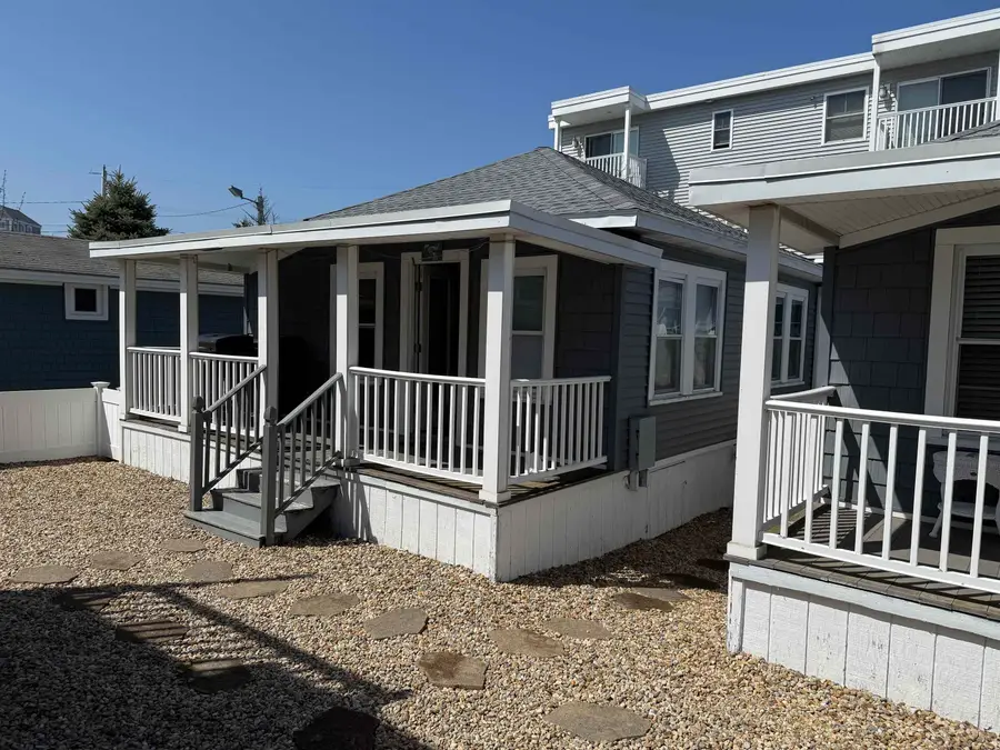 7 Dover Avenue, Hampton Beach, NH 01830-3031 - #3