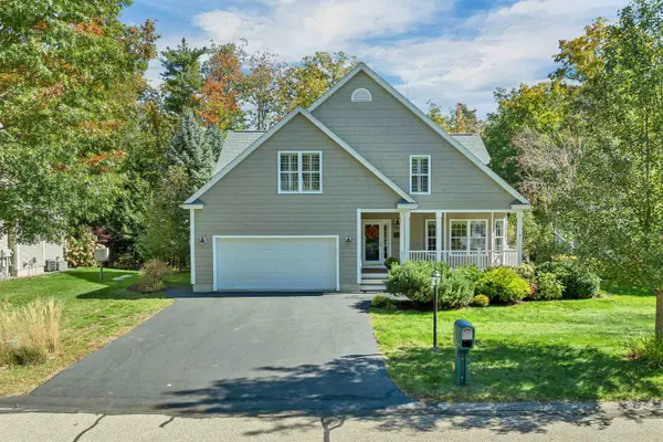 21 Vineyard Drive, Stratham, NH 03885