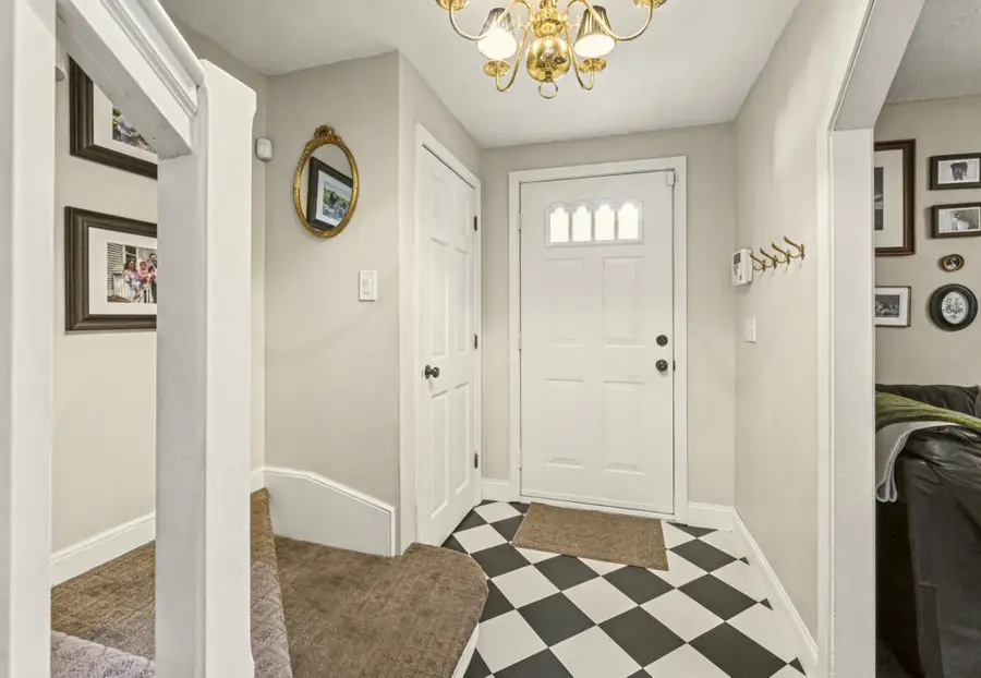3 Travis Road, Nashua, NH 03063 - #3