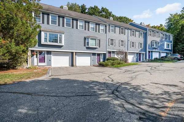 28 Meadowview Circle, Nashua, NH 03062