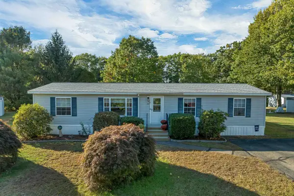 59 Oak Drive, North Hampton, NH 03862