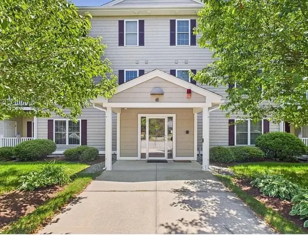 6 Stearns Lane #305, Merrimack, NH 03054