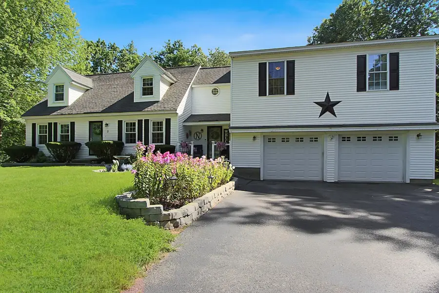 3 Chase Brook Circle, Litchfield, NH 03052 - #2