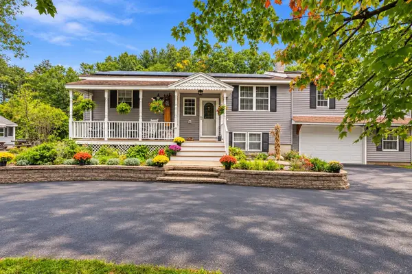4 Woodbury Drive, Nashua, NH 03062