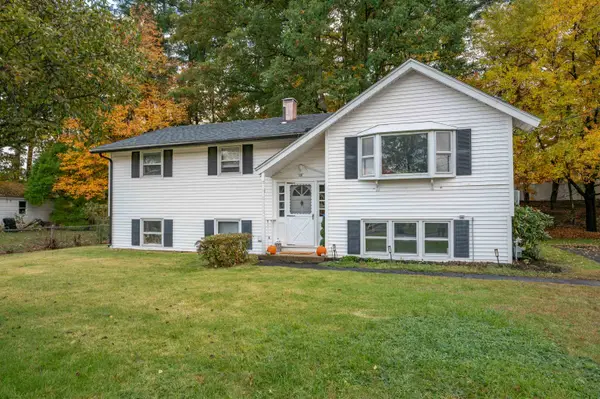 28 Edinburgh Drive, Nashua, NH 03062