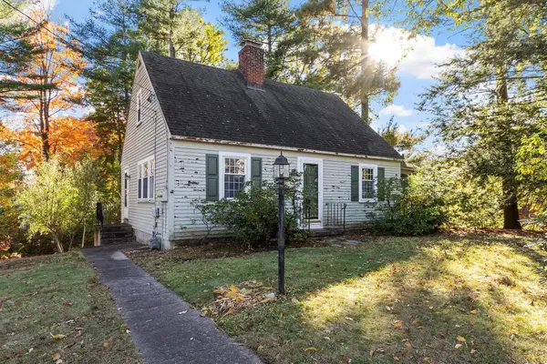 34 Charlotte Avenue, Nashua, NH 03064