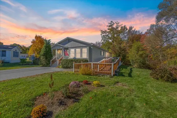 6 Aberdeen Drive, Stratham, NH 03885