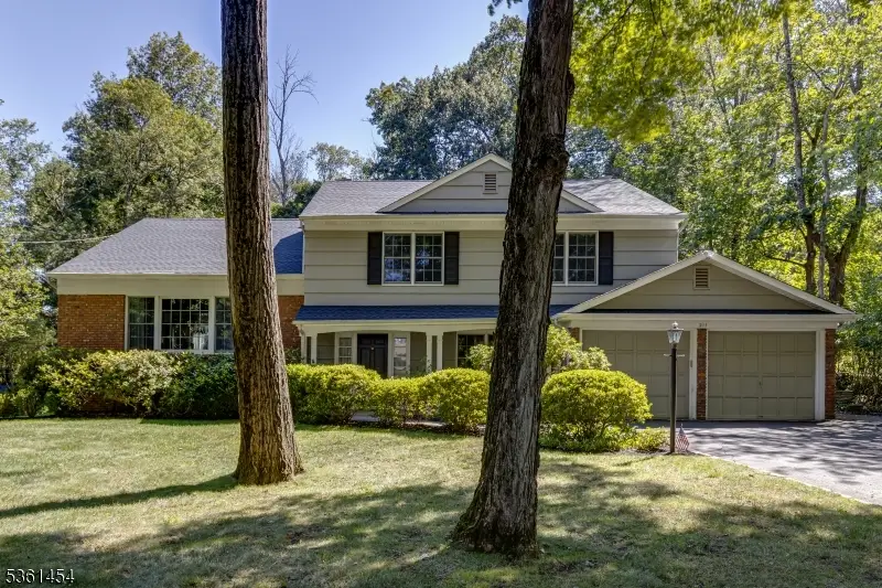 211 Lorraine Dr, Berkeley Heights, NJ 07922 - Image #1