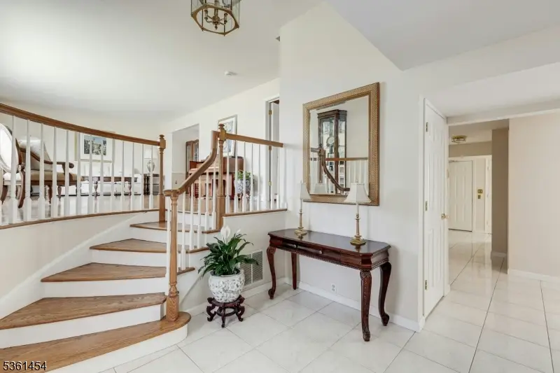 211 Lorraine Dr, Berkeley Heights, NJ 07922 - Image #3