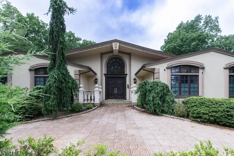 8 Driftwood Dr, Livingston, NJ 07039 - Image #1