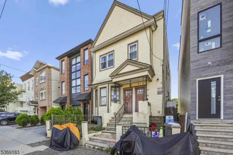 97 Thorne St, Jersey City, NJ 07307 - #3