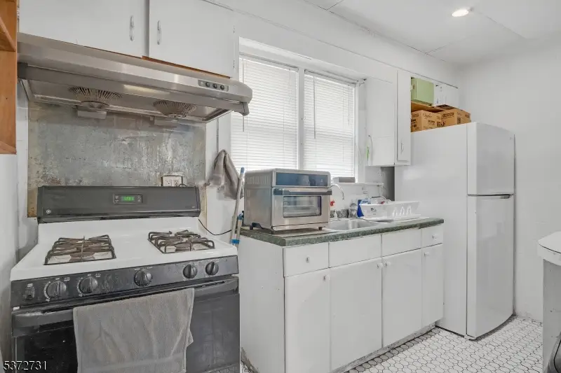 100 Grant Ave, Harrison, NJ 07029 - Image #2