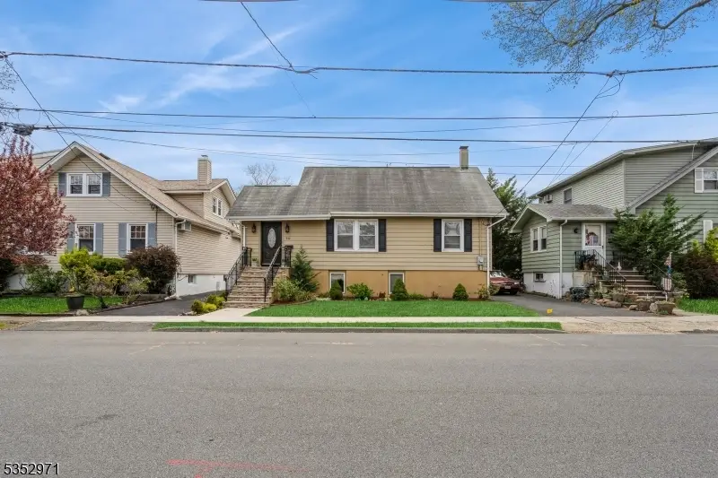 512 Russell Ave, Ridgefield, NJ 07657 - Image #2