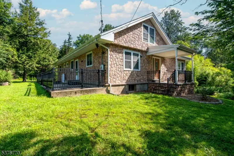 246 Millbrook Rd, Harmony Township, NJ 07882 - Image #3