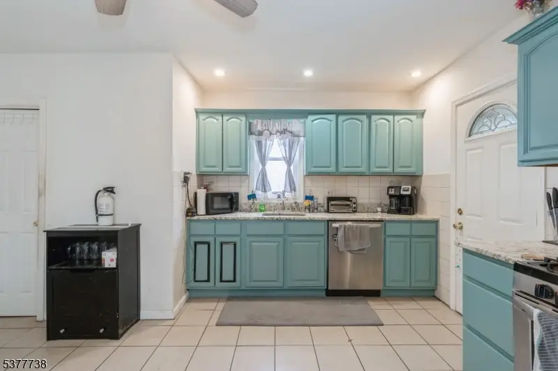 656 Scotland Rd, Orange, NJ 07050 - #3