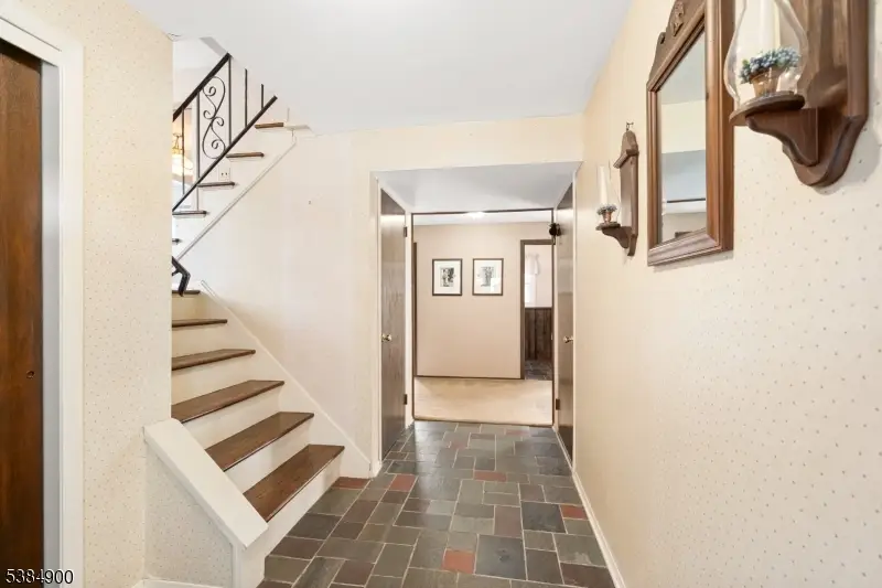 5 Joyce Dr, Succasunna, NJ 07876 - Image #3