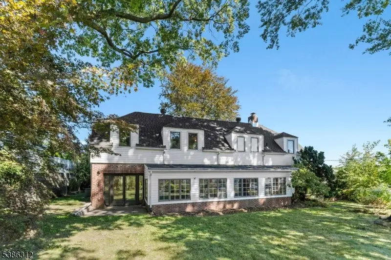 16 Lynn Dr, Clifton, NJ 07013 - Image #2