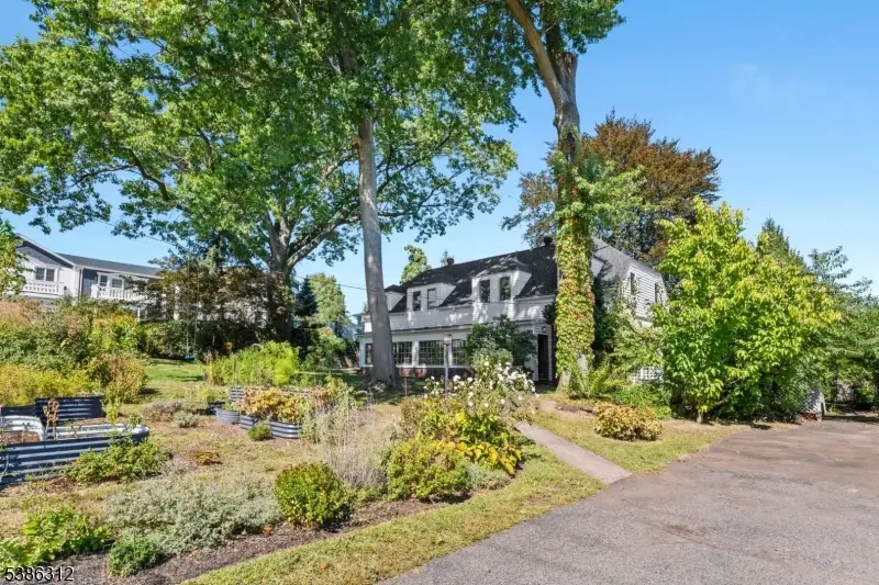 16 Lynn Dr, Clifton, NJ 07013 - Image #3