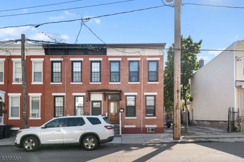 37 Emmet St, Newark, NJ 07114 - Image #1