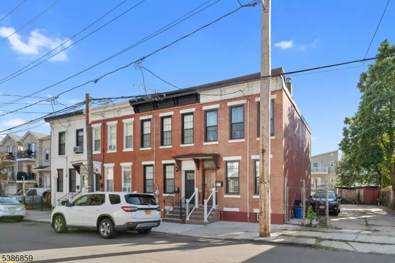 37 Emmet St, Newark, NJ 07114 - Image #2