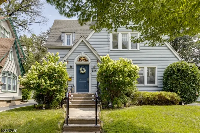 215 Katherine St, Scotch Plains, NJ 07076 - Image #2