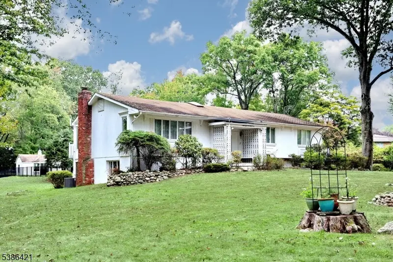 868 Meadow Ln, Franklin Lakes, NJ 07417 - Image #1