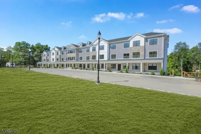 106 Encampment Ct, Montville, NJ 07082 - Image #2