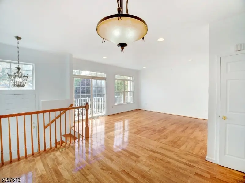 3 Atlas Ct, Jersey City, NJ 07305 - Image #3