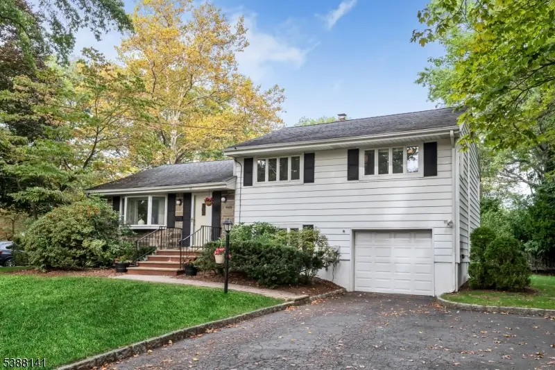 15 Linden Rd, Ho Ho Kus, NJ 07423 - Image #2