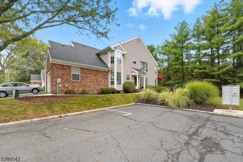 5 Clover Ct, Whitehouse Station, NJ 08889 - Image #2