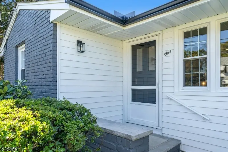 1 Crestwood Ln, Clark, NJ 07066 - Image #2