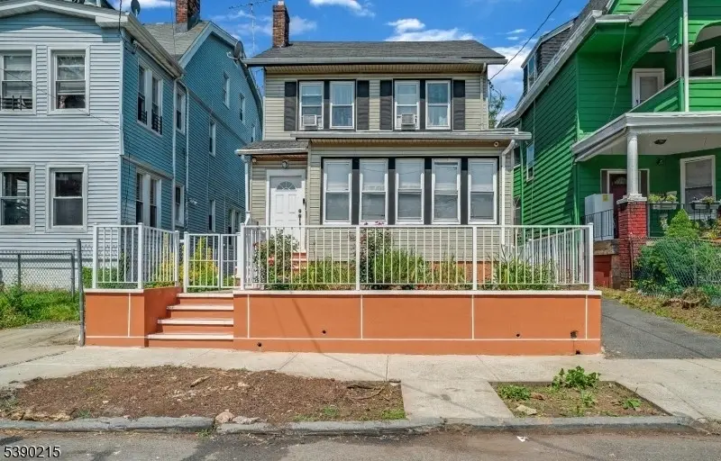 1041 Hunterdon St, Newark, NJ 07112 - Image #1