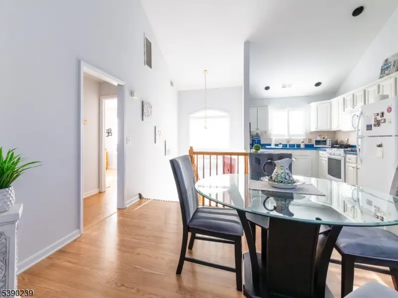 11 Oak Point Dr, Hamburg, NJ 07419 - Image #3