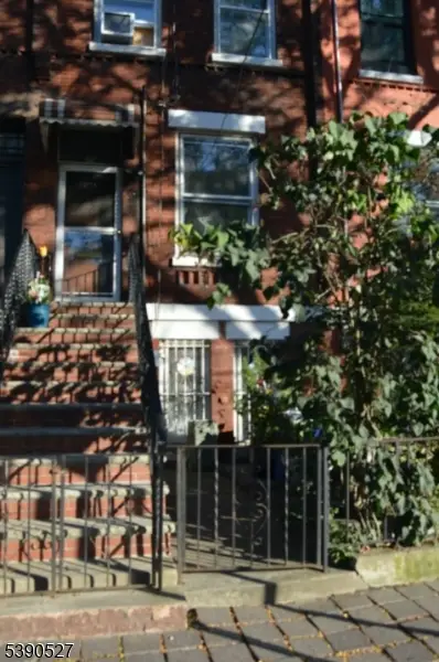 20 Crescent Ave, Jersey City, NJ 07304 - Image #2
