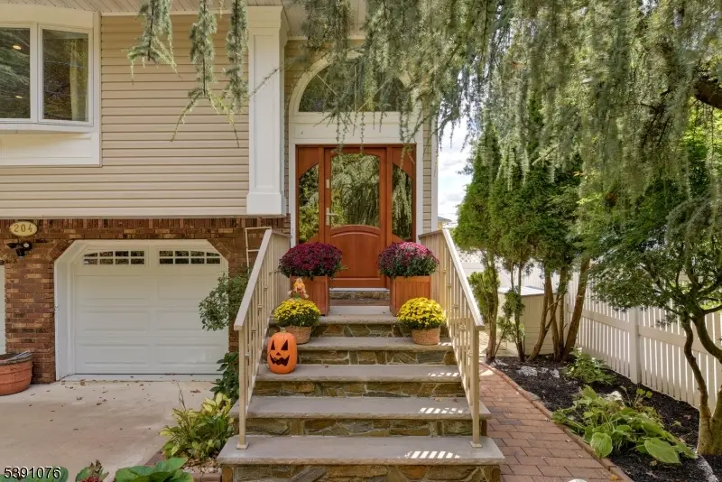 204 Gilbert Ave, Elmwood Park, NJ 07407 - Image #2