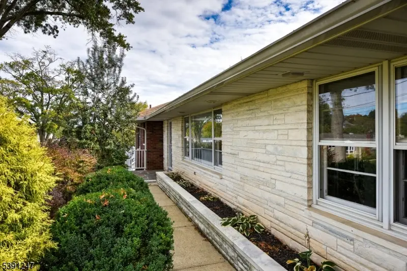 811 Brooklyn Ave, Raritan, NJ 08869 - Image #2