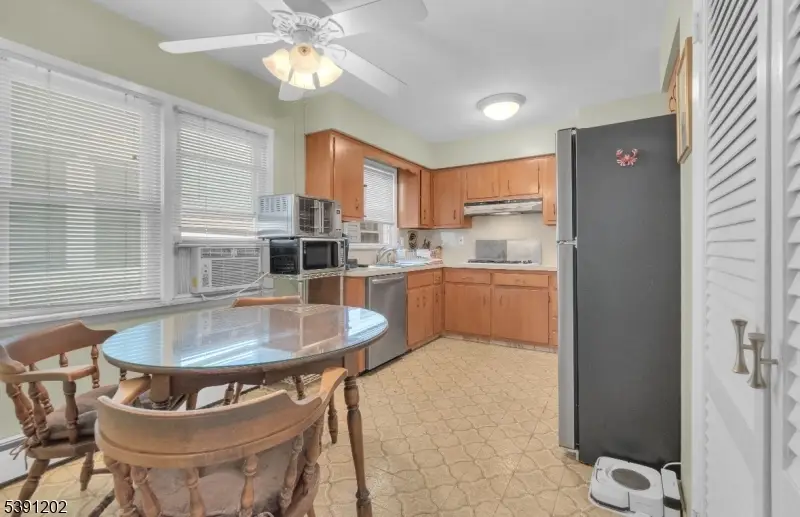 7 Country Village Ct, Bayonne, NJ 07002 - Image #2